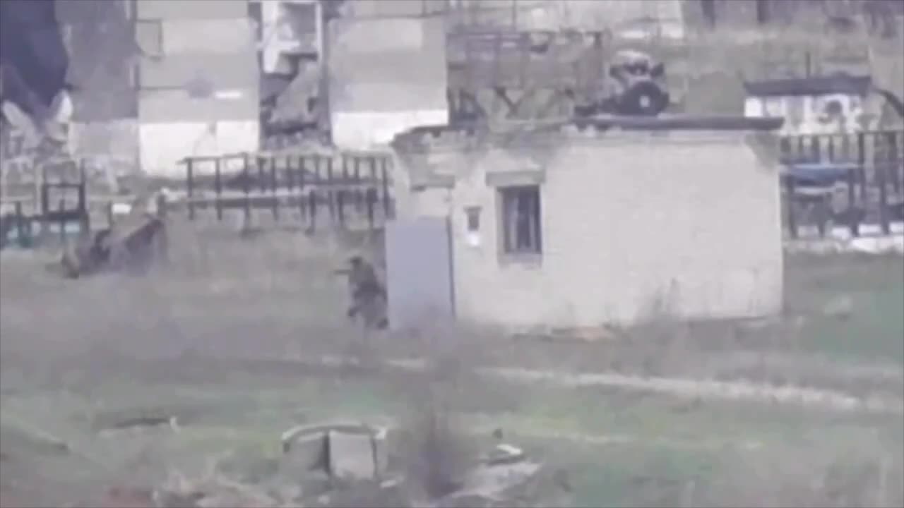 Ukrainian sniper takes out Russian soldier in Ukraine