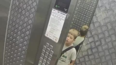 This child pees in an elevator and gets stuck... karma 😂😂