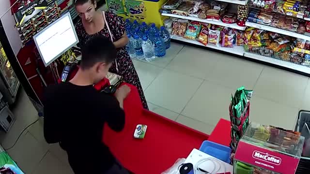 8 Most Sneaky Theft Tricks Caught on Camera!