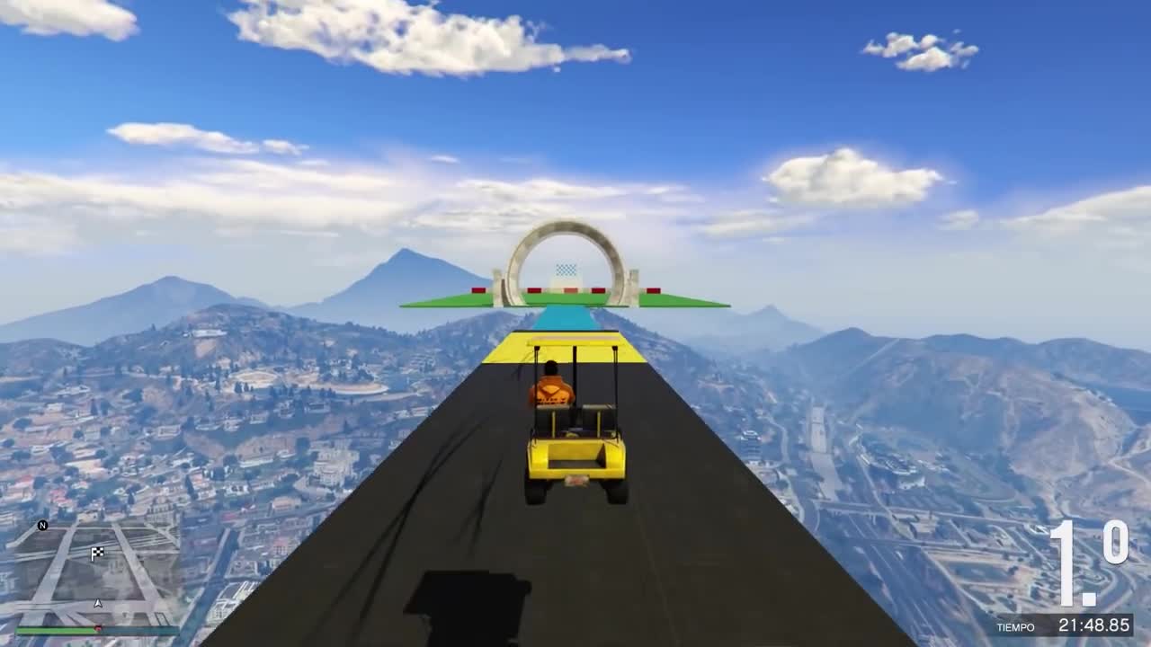 ¡CHOCAMOS con SUPER AUTOS en el AIRE! ¡CARRERA IMPOSIBLE DE CHOQUES! MIKECRACK GTA 5 Online #10