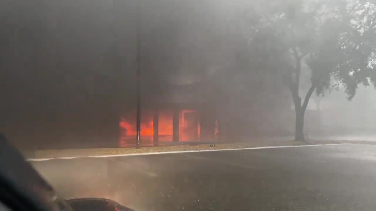 Structure fire in the middle of Hurricane Milton South Bradenton Florida!