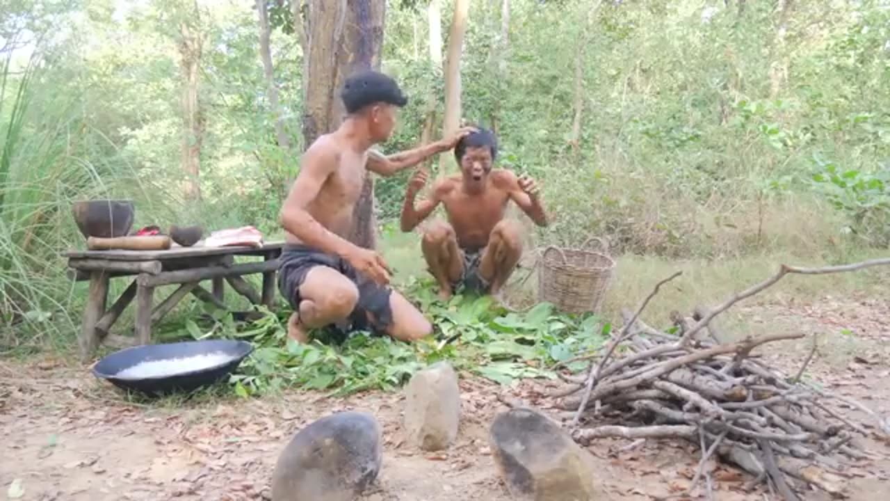 Primitive Technology: Cooking Pork Belly And Eating In The Jungle - Lunchtime Delight