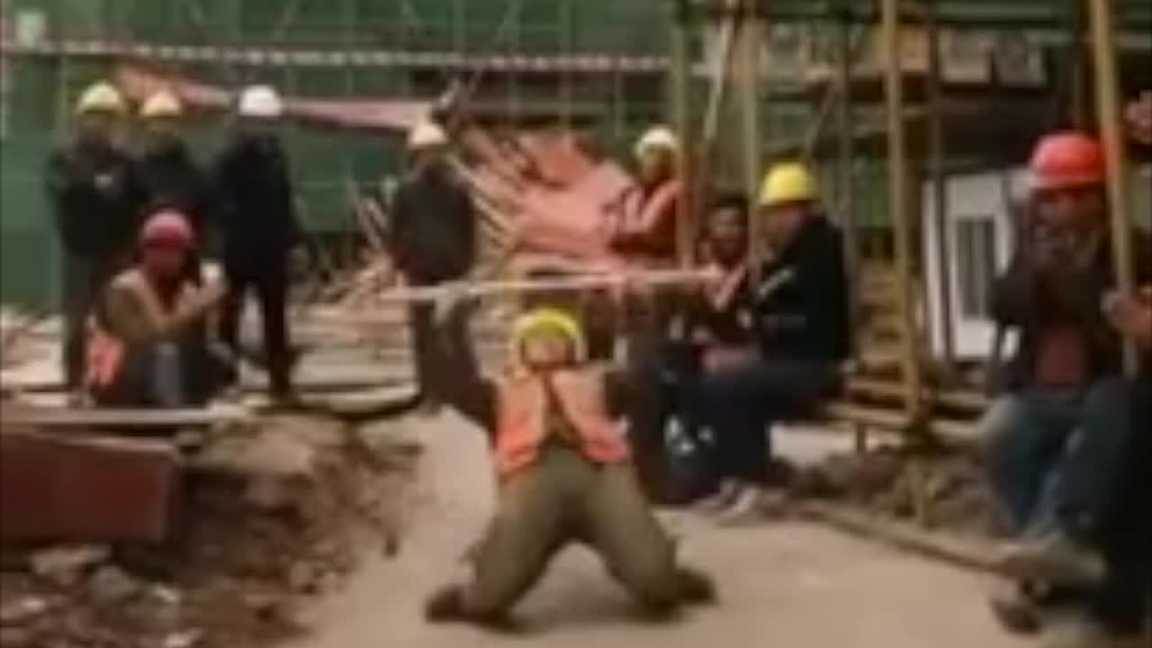 BREAK DANCE IN THE WORK