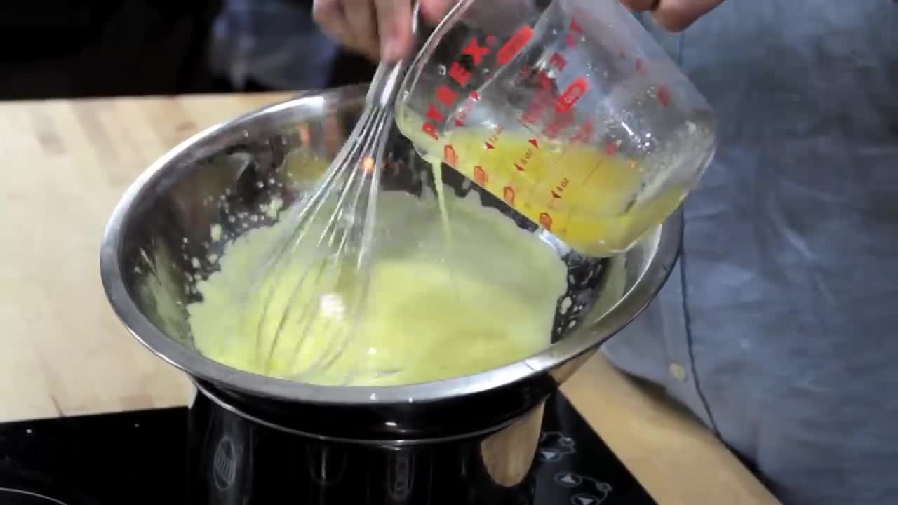 How To Make a 1-Minute Hollandaise