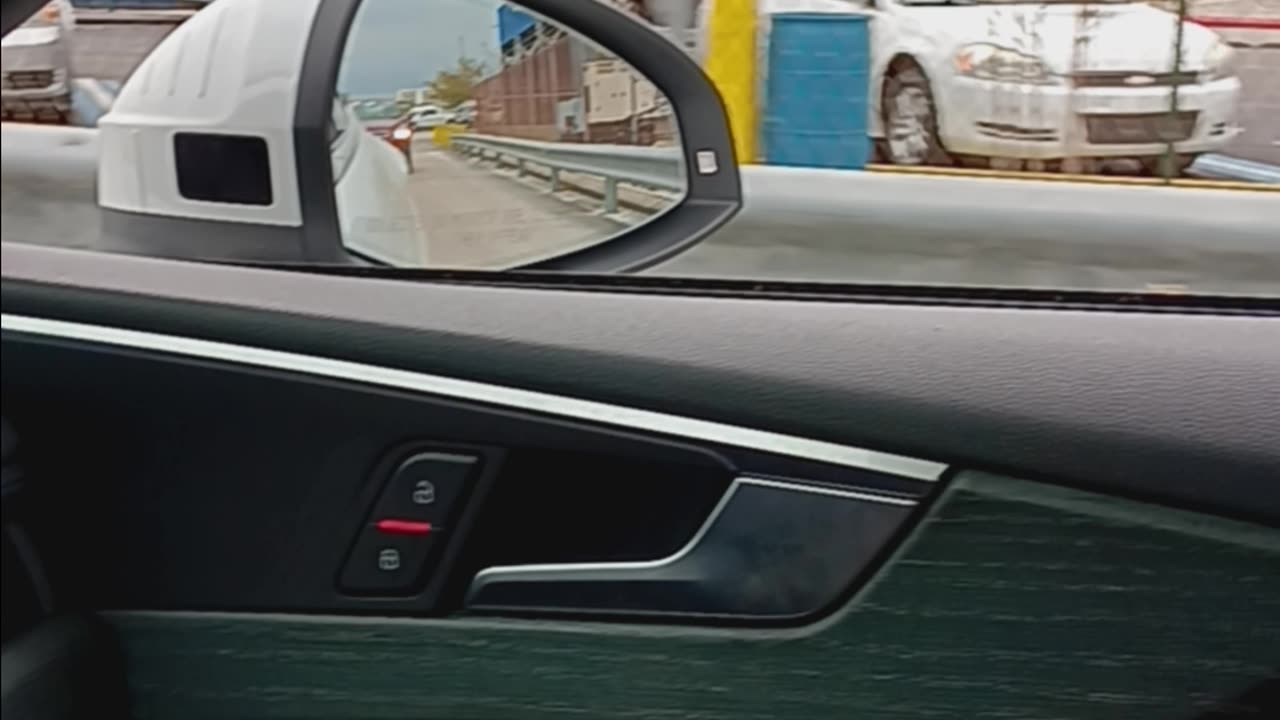 Audi sedan vroom, vrooms