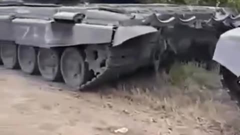 Ukrainians Capture 2 Russian Tanks Intact