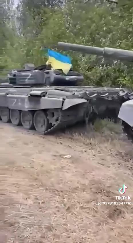 Ukrainians Capture 2 Russian Tanks Intact