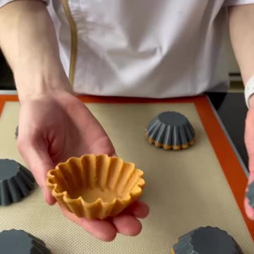Catch a simple and interesting technique of making tall and wavy baskets for tartlets 🙌🏼 !