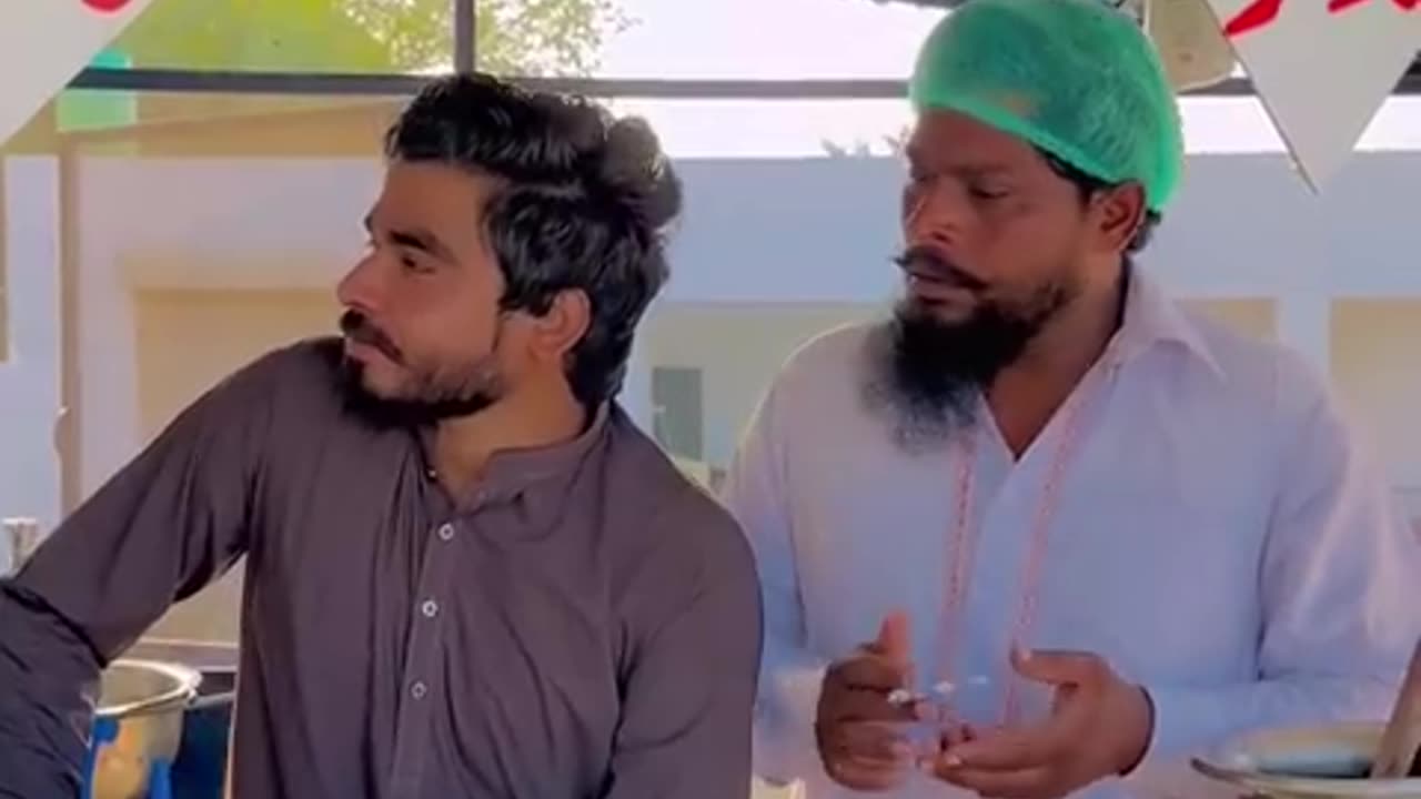 Waiter Ne Gundo Ko Sabaq Sikhaya 😀 | Khizar Omer