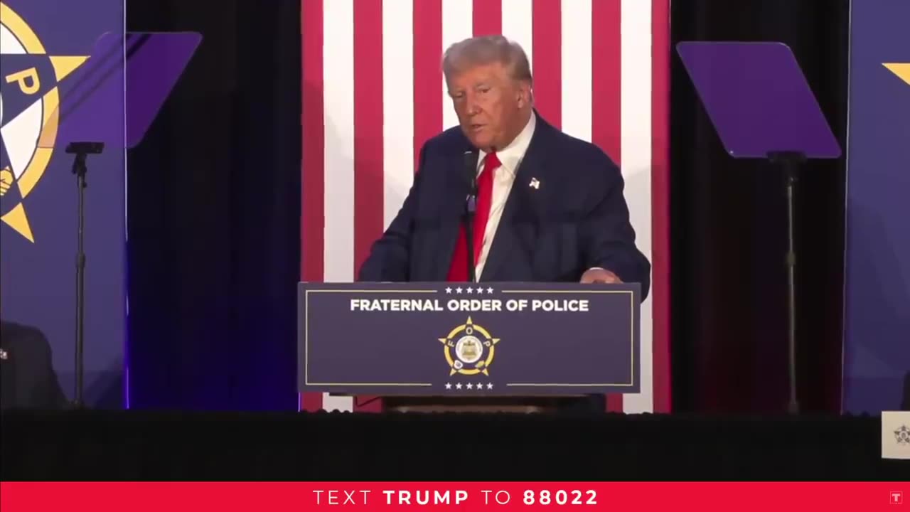 Members of the Fraternal Order of Police just gave Trump a STANDING OVATION