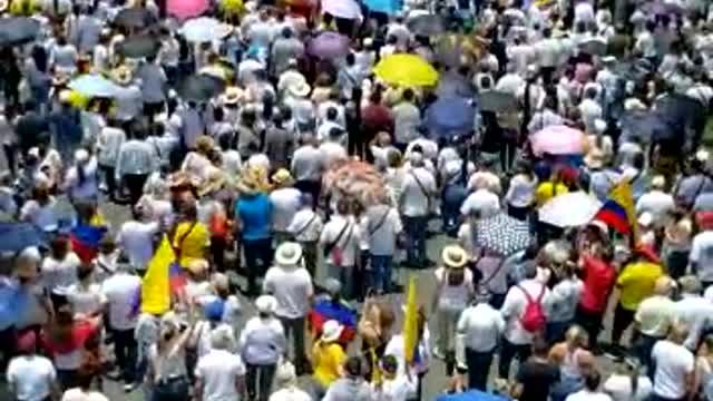 ¡Multitudinaria! Así fue la marcha contra el gobierno de Petro en Medellín