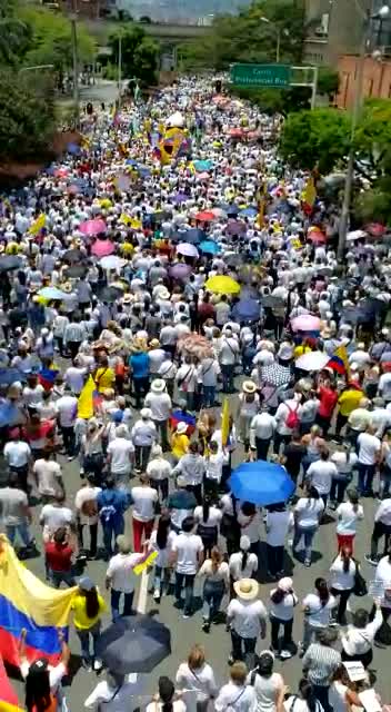 ¡Multitudinaria! Así fue la marcha contra el gobierno de Petro en Medellín