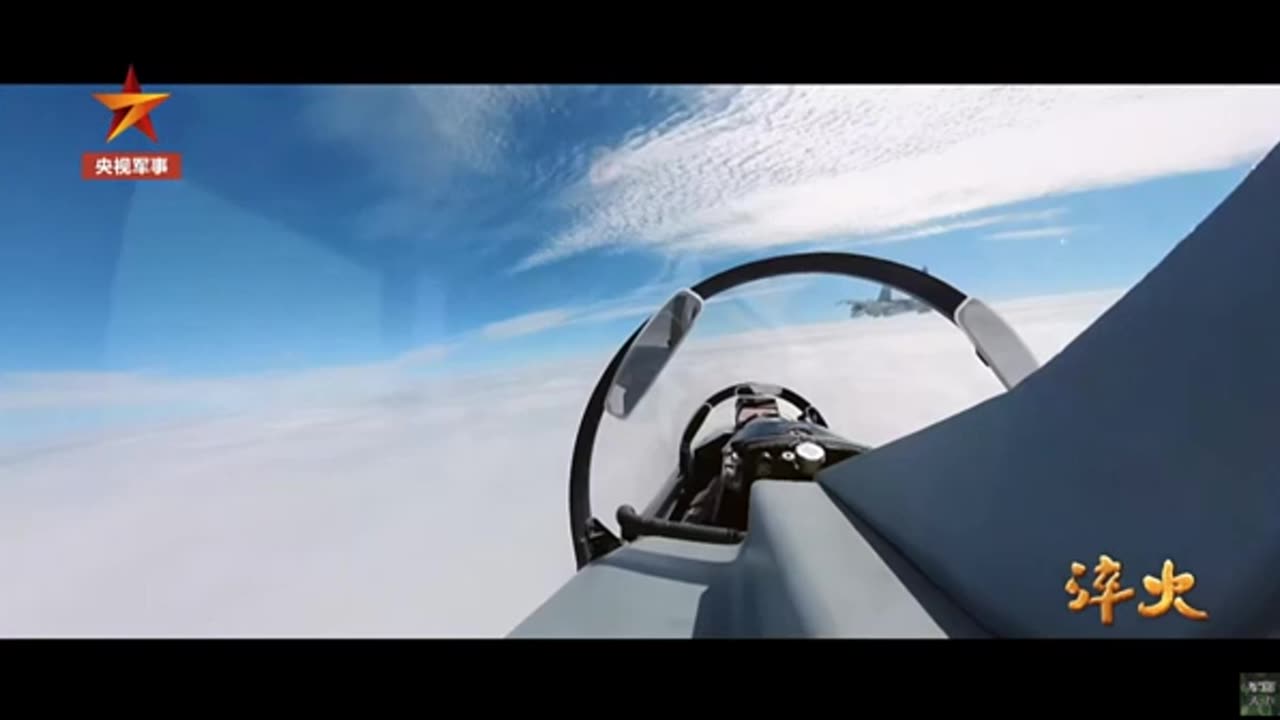 Video: Live image of the J-16 using infrared bombs to drive away the external aircraft