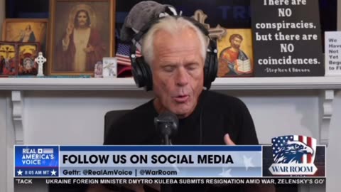 Peter Navarro goes off on Kamala Harris and her BS bus story