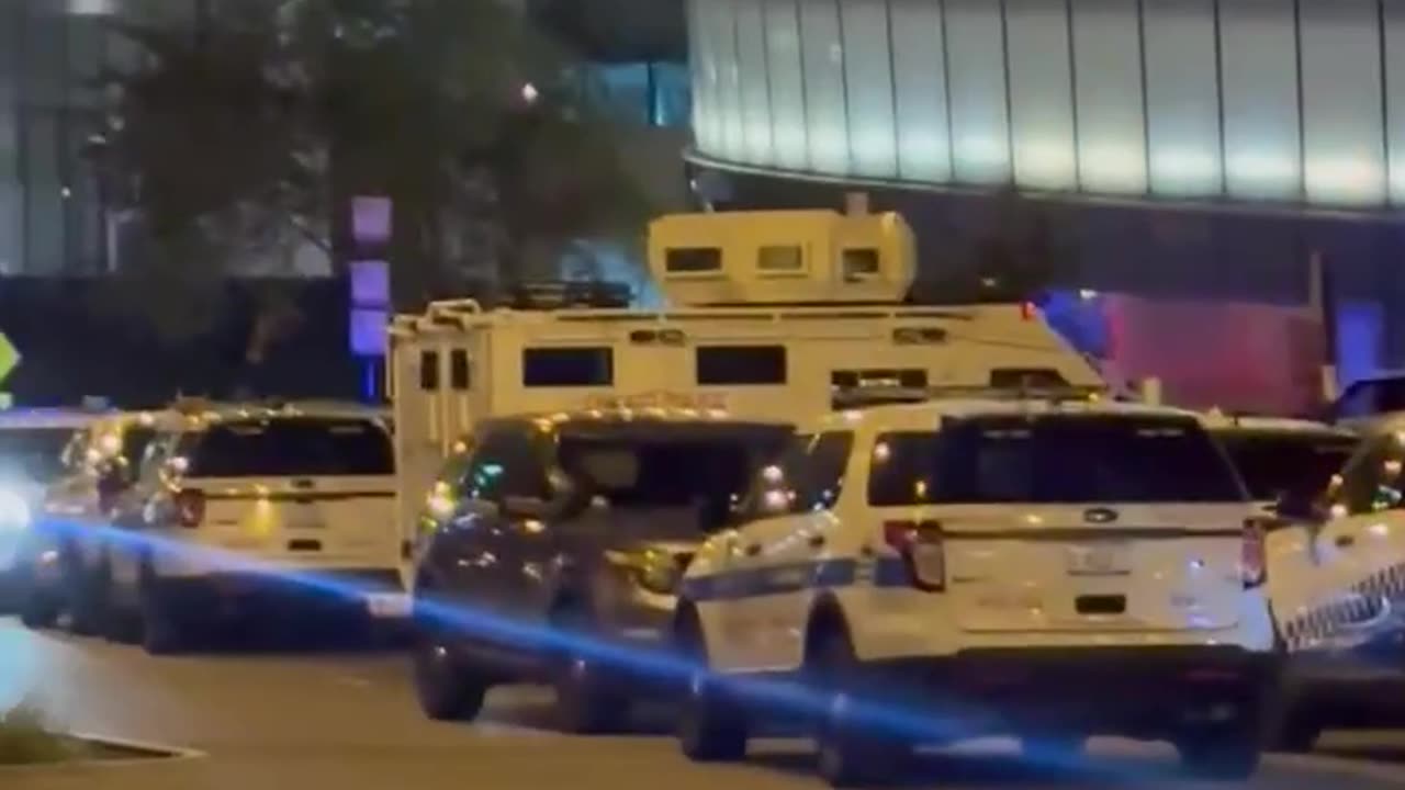 Large police response reported outside the Trump Tower in downtown Chicago
