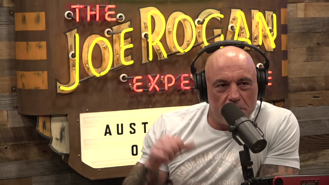 Joe Rogan Experience #2209 - Paul Rosolie