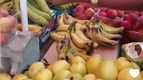 Take a look: Gaza market stocked with Israeli fruit