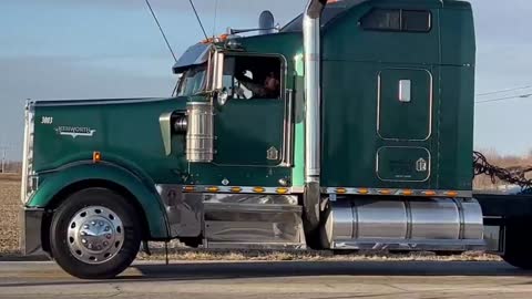 US truckers convoy in Indiana supposedly 70 miles long