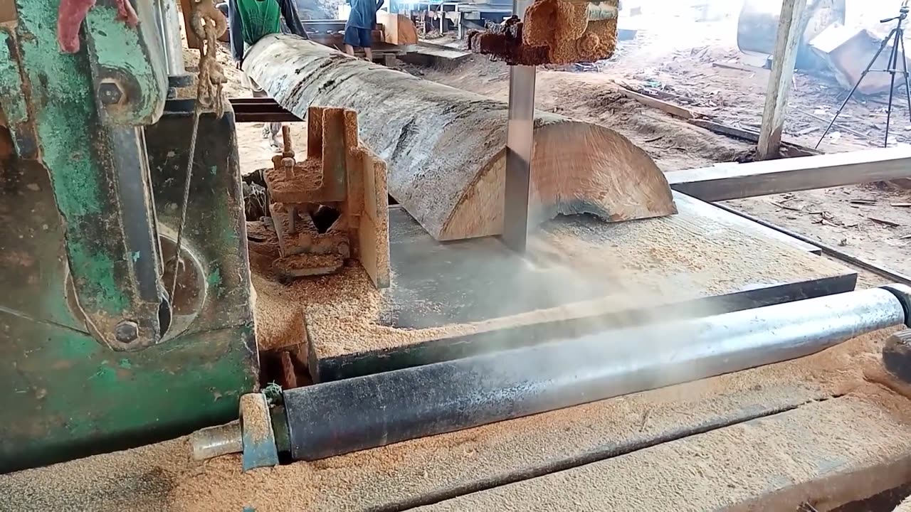 Hole Wood!! Can Only Surrender To Accept This State Of Sawing Wood