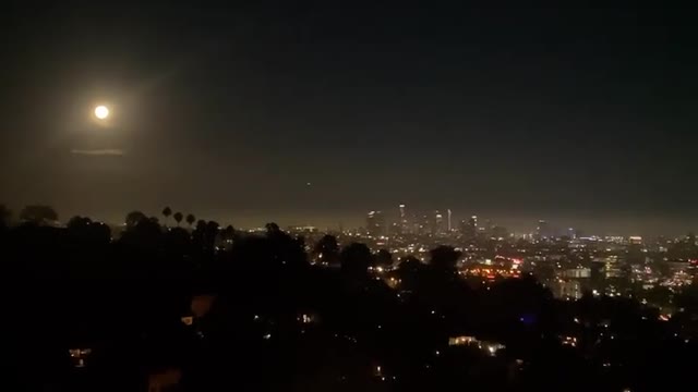 Jet fly through super moon - Awesome