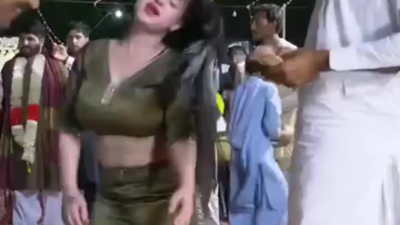 Hot mujra