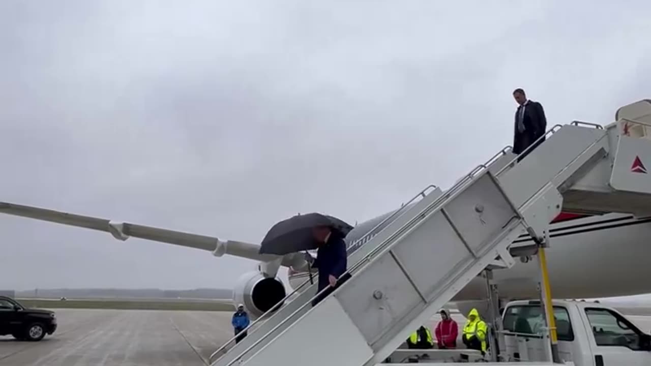 Trump lands in Grand Rapids, MI!