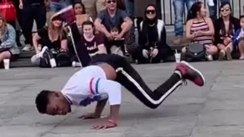 This dancer is too strong, very good street dance