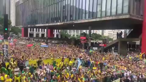 "Come back, Bolsonaro!" Nationalism is spreading everywhere.