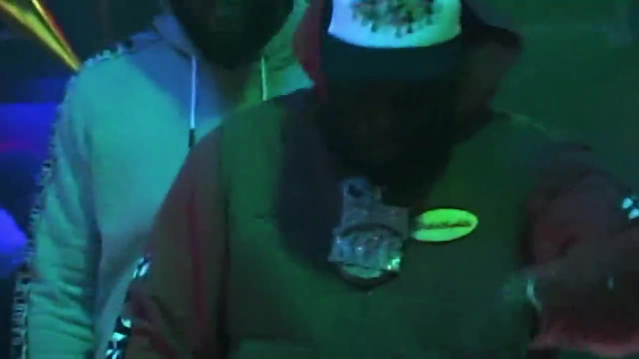 MAXO KREAM - BANG THE BUS ( Video)