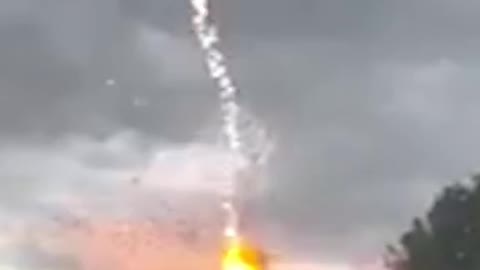 Lightning strikes cars on Florida highway