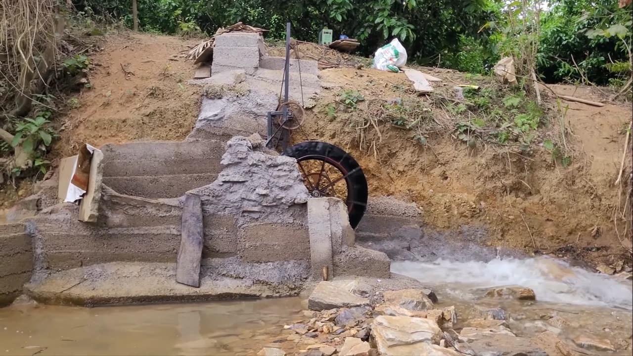 MINI MINI MINI HYDRO INSTALATION IN SMALL RIVER