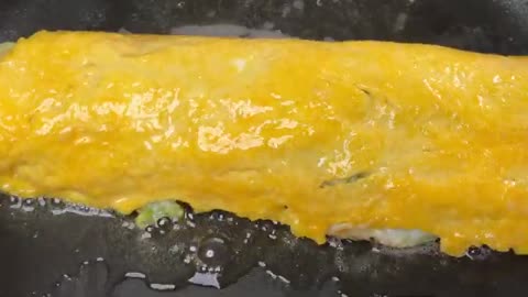 Vitamin-rich egg roulade with cabbage and onion filling!