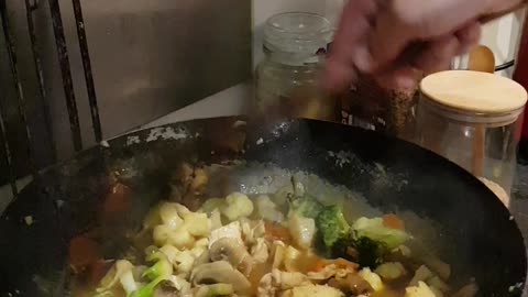 Chicken stirfry in a wok