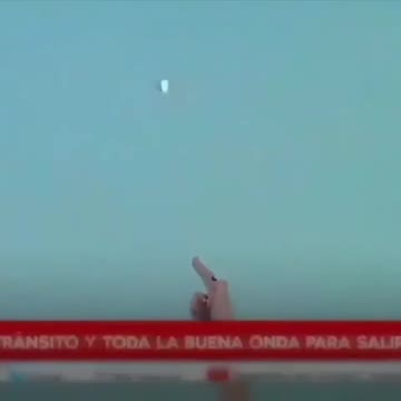 METALLIC UFO APPEARS DURING MORNING NEWS BUENOS AIRES, ARGENTINA🕎Matthew 16;27-28 “ANGELS”