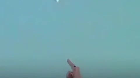 METALLIC UFO APPEARS DURING MORNING NEWS BUENOS AIRES, ARGENTINA🕎Matthew 16;27-28 “ANGELS”