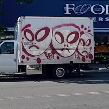 👽 Alien 👽 graffiti on truck