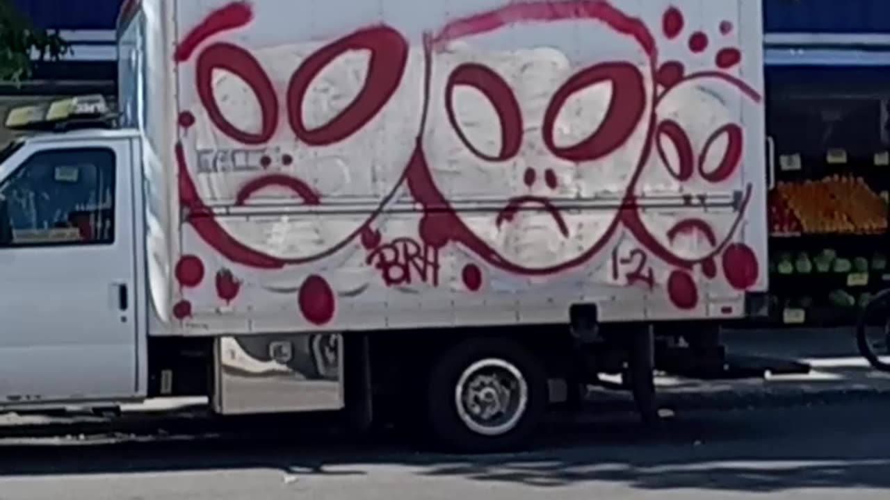 👽 Alien 👽 graffiti on truck