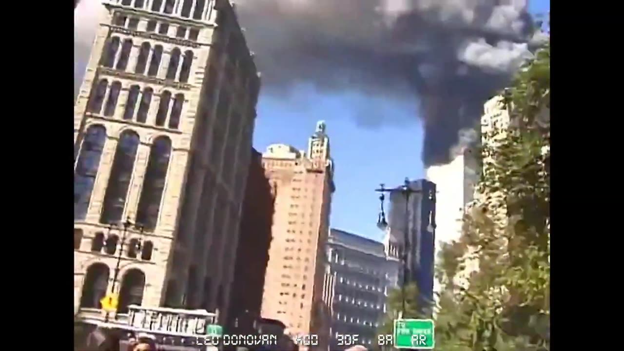 911 from City Hall Park. First collapse. Unknown