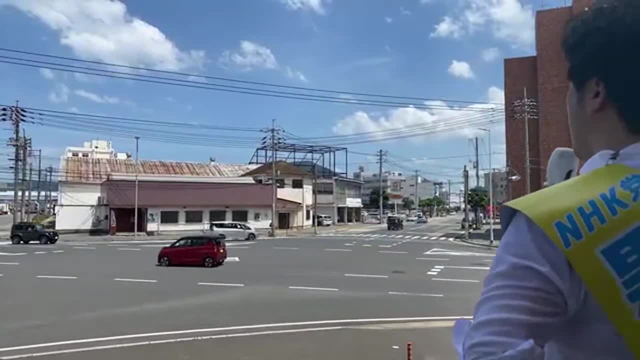 安倍晋三事務所前で安倍家、麻生家が売国してきた!と叫びました