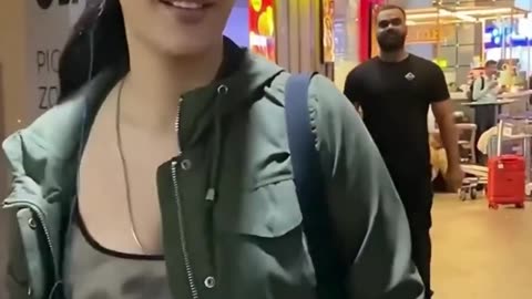 Shruti Haasan Spotted At Airport #shrutihaasan #short