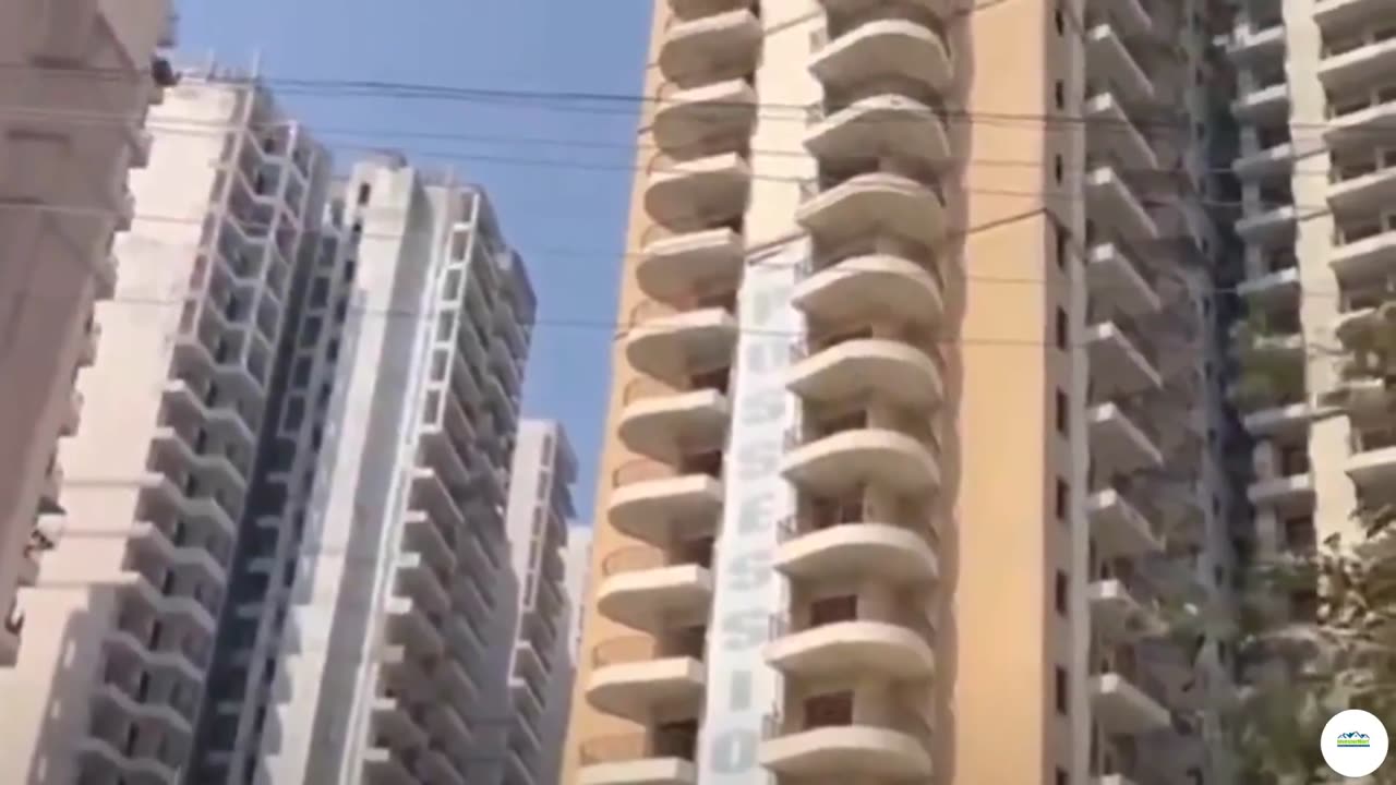 Flats for Resale in Gaur City 14th Avenue Noida Extension