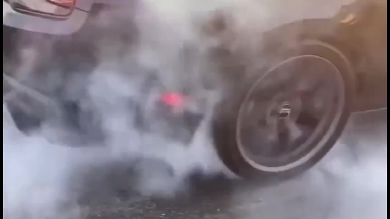 Dude flexes Mustang burnout, instantly regrets it (VIRAL)