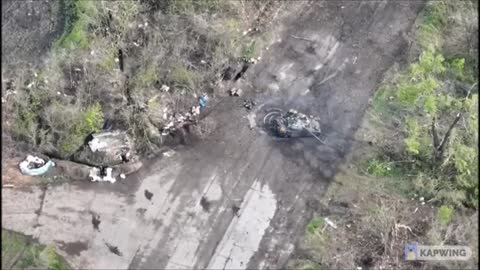 Russian tank against grenade throwers of the Armed Forces of Ukraine