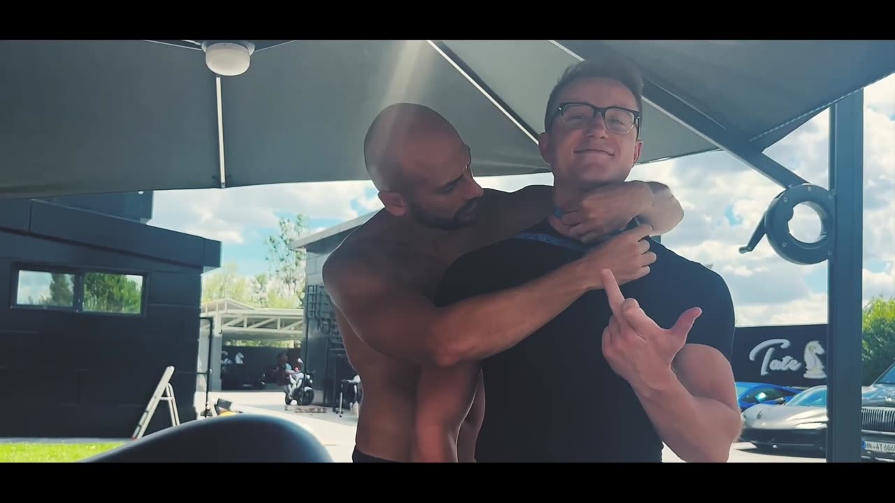 Neck competition in Tate's house π₯πͺπΌπ₯