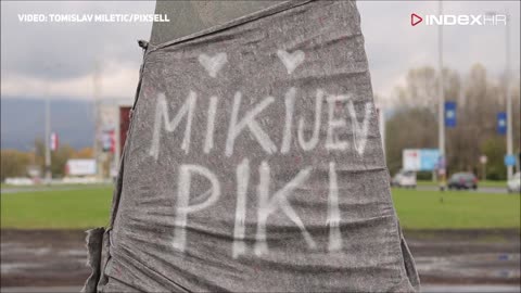 Na granitnoj piramidi u Novom Zagrebu osvanuo zanimljiv natpis