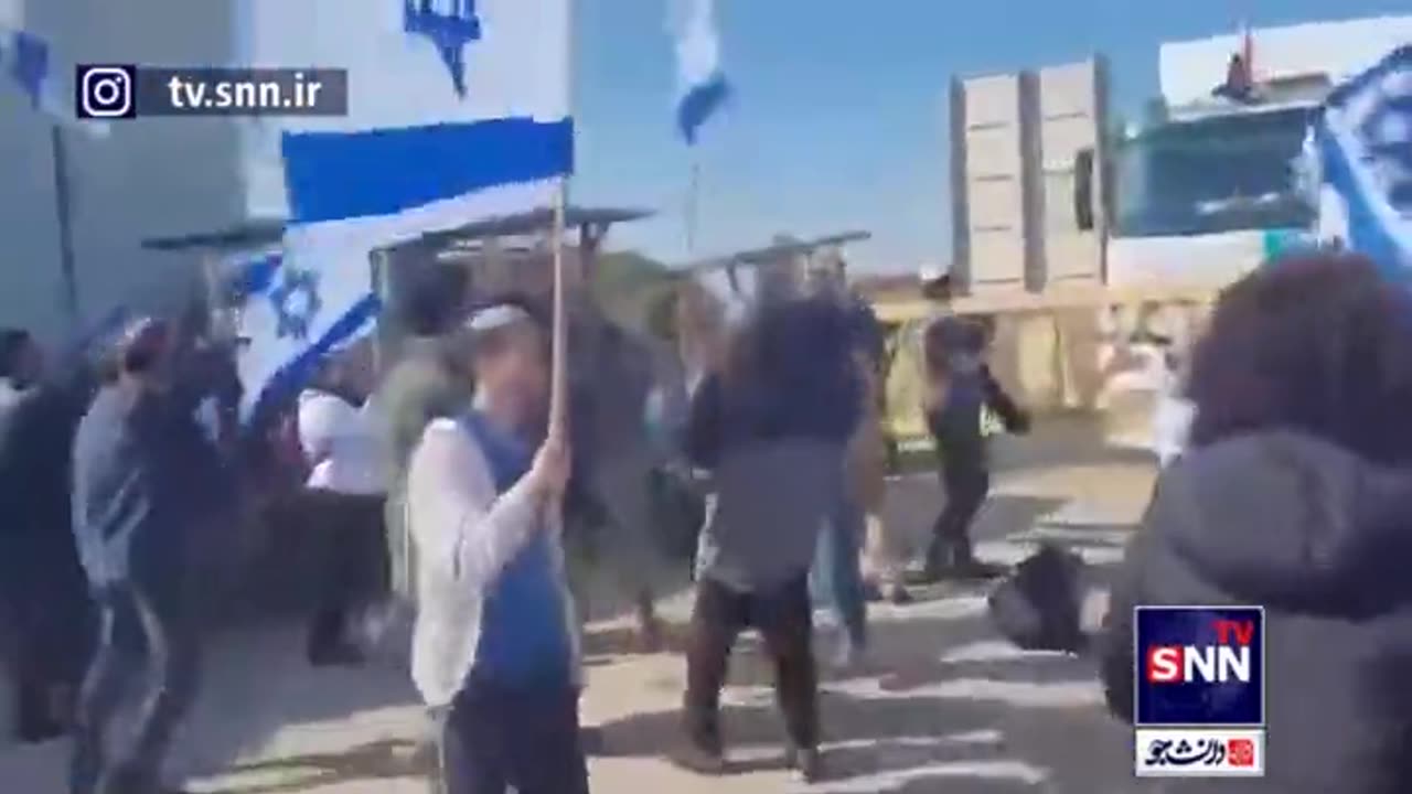 Israeli protesters block aid heading to Gaza