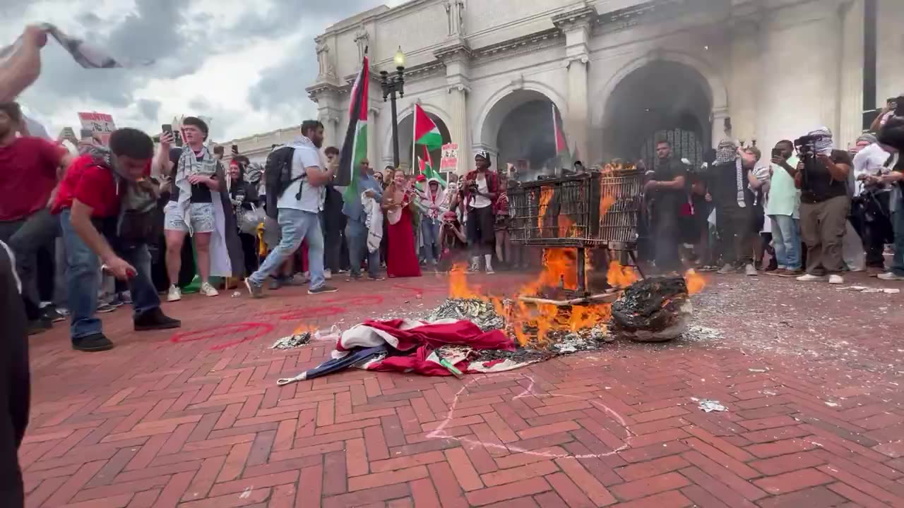 Man Saves American Flag Set Ablaze By Pro-Palestine Protestors