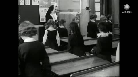 En 1959, une classe de catéchisme dans une école primaire au Québec