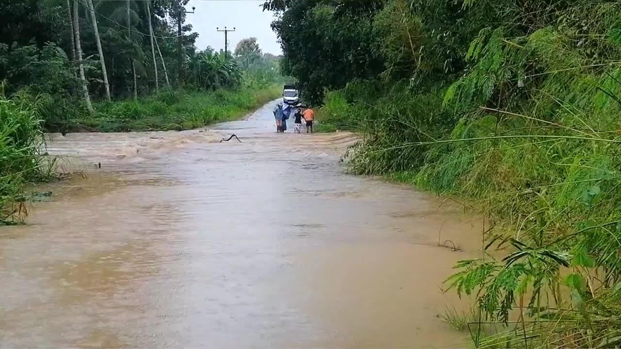 #flooding#HeavyRains #NaturalDisasters #Rural Life Challenges of human beings