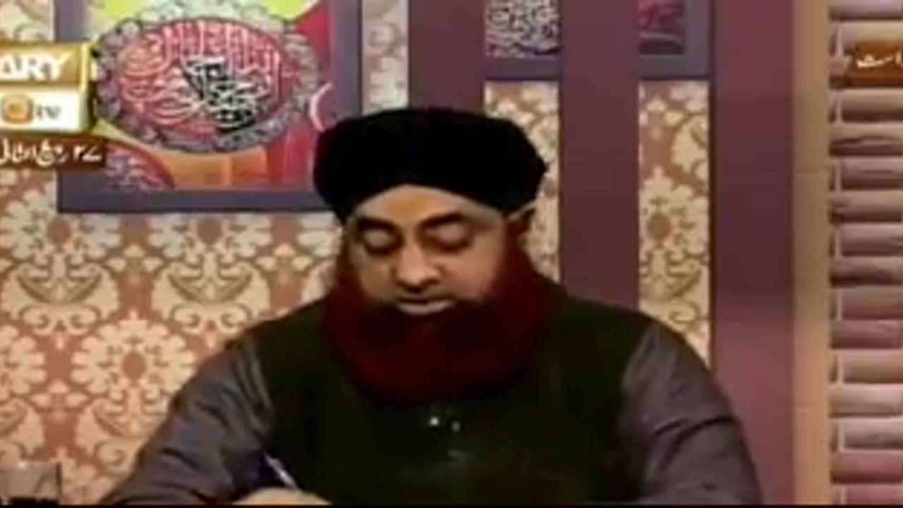 شوہرکی عزت یایہ دکھانےکیلئےکہ عورت اپنے گھر میں خوش ہے،سج دھج کہ رہناجائزہوگا؟